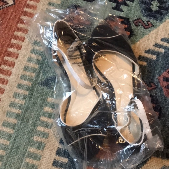 Lands End Brand New Navy flats Size 7.5 Cute - Picture 2 of 10